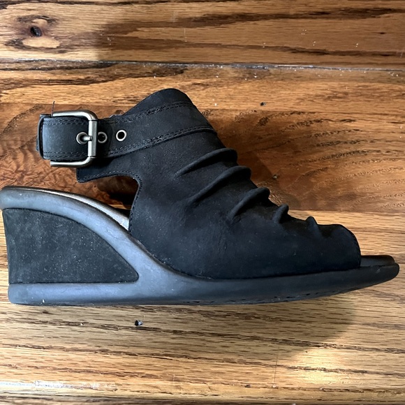 Earth Origins Ruched Peep-toe Wedges Size 6.5 Wide - Picture 3 of 7